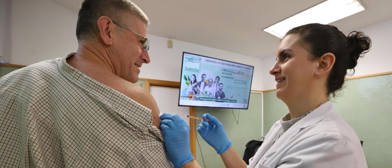 Vacunación frente a la gripe y covid en un centro de salud de Córdoba capital.