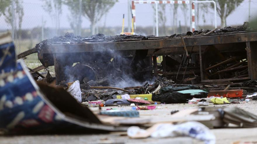 Estado en el que quedó la caravana tras la explosión.