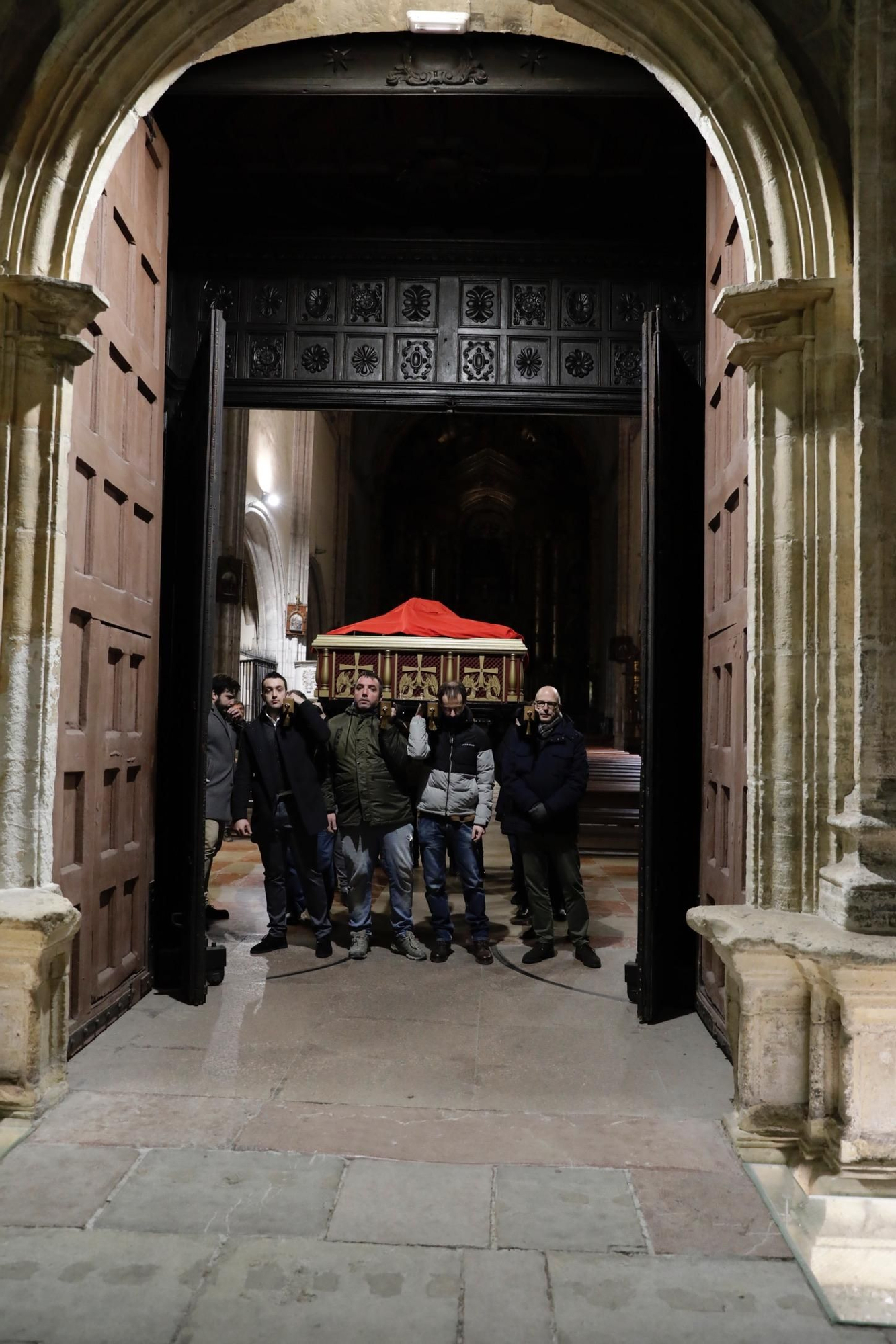 EN IMÁGENES: La Hermandad y Cofradía de Nuestro Padre Jesús Nazareno de Oviedo ya se prepara para la Semana Santa