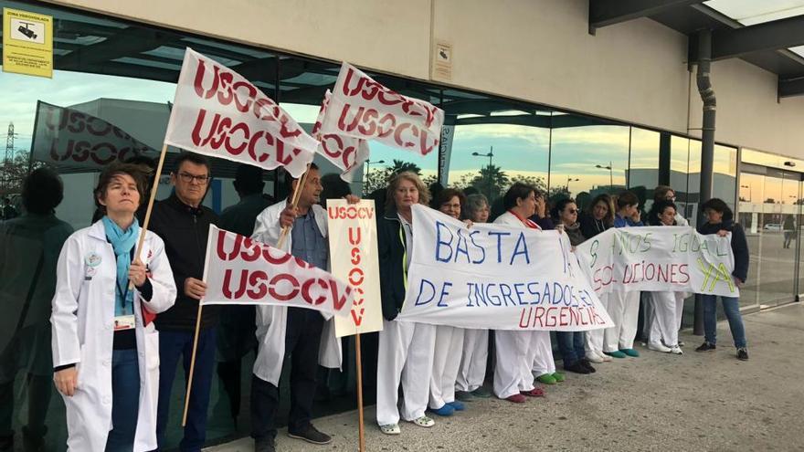 Protesta en La Fe por la &quot;sobrecarga&quot; en Urgencias