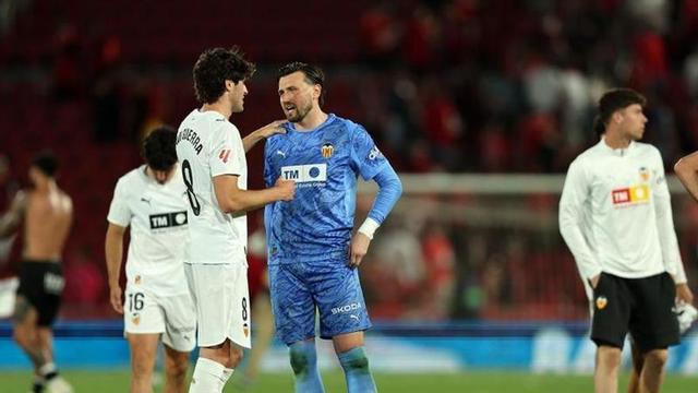 Un gol de Javi Guerra amb la selecció espanyola arribant des de segona línia