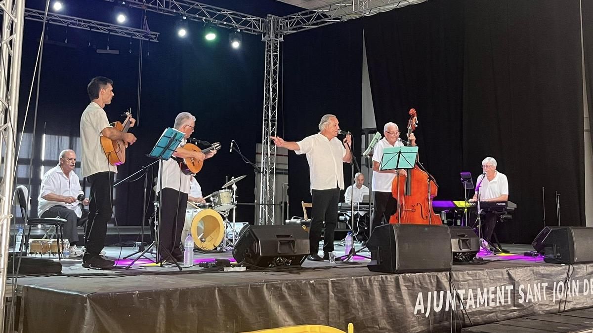 Uno de los actos del cierre de las fiestas ha sido el concierto de Els de la Fileta. | MEDITERRÁNEO
