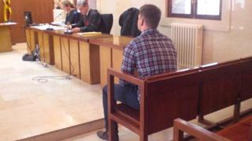 Der Angeklagte bei der Verhandlung am Freitag (30.10.) im Oberlandesgericht Palma.