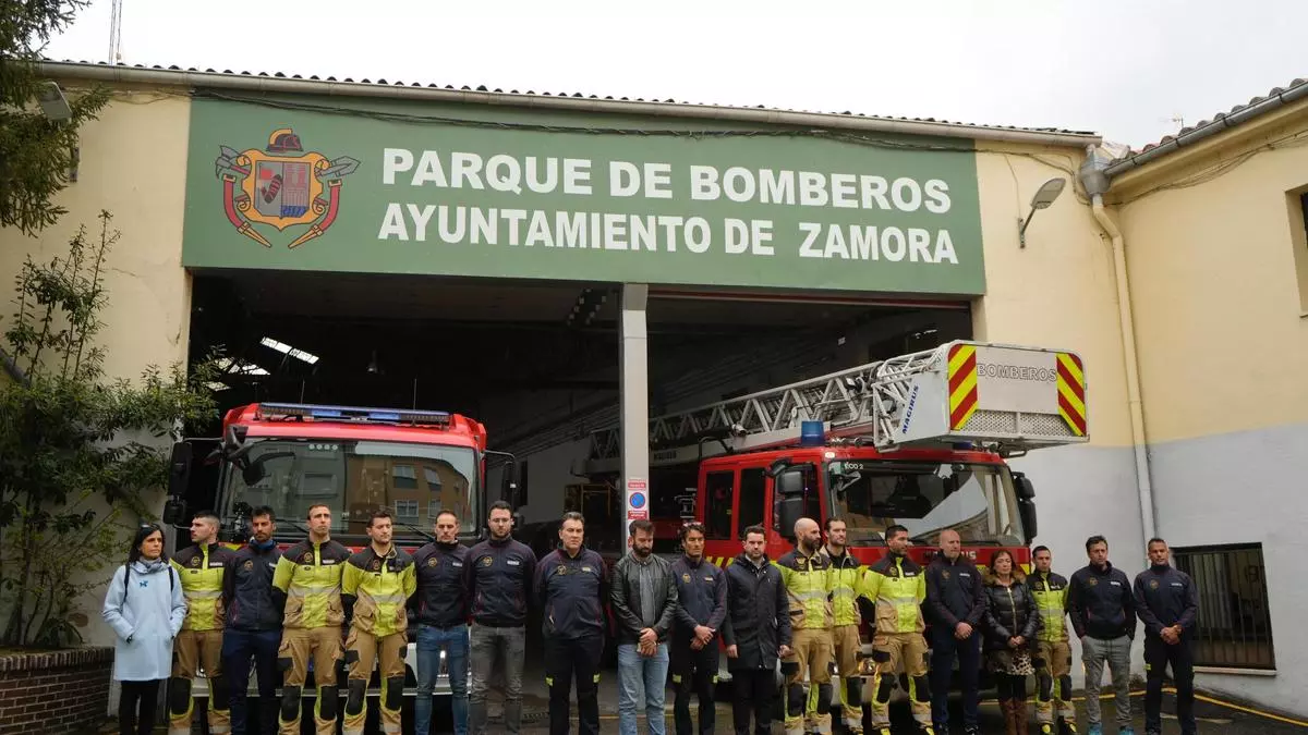 Los bomberos de Zamora guardan un minuto de silencio por los dos fallecidos en Alcorcón