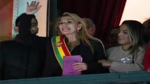 Jeanine Áñez asume la presidencia interina de Bolivia.