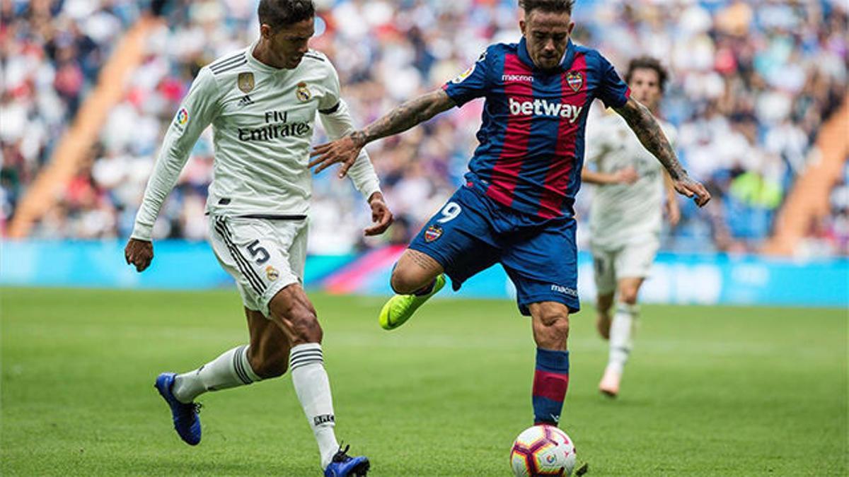 Varane aún lo está buscando: El golazo de Morales que inició la debacle del Madrid