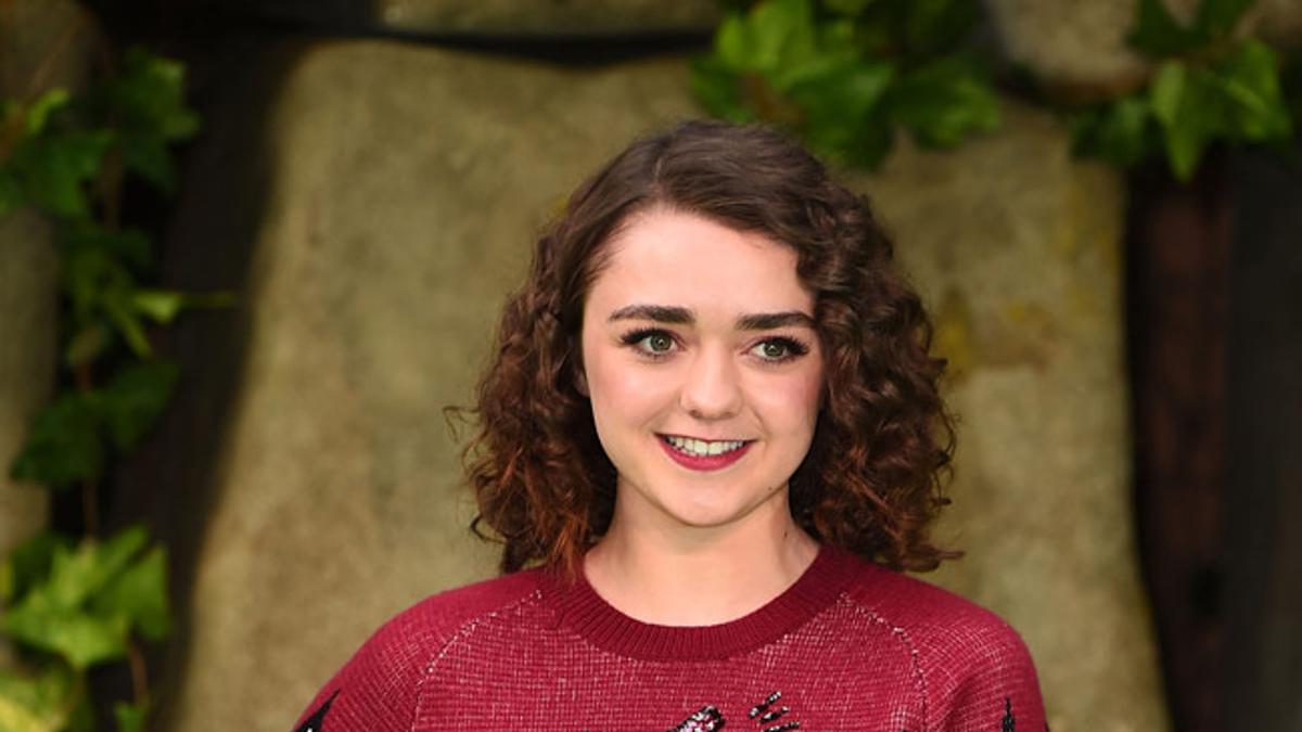 Maisie Williams vuelve a sorprender en el 'photocall'