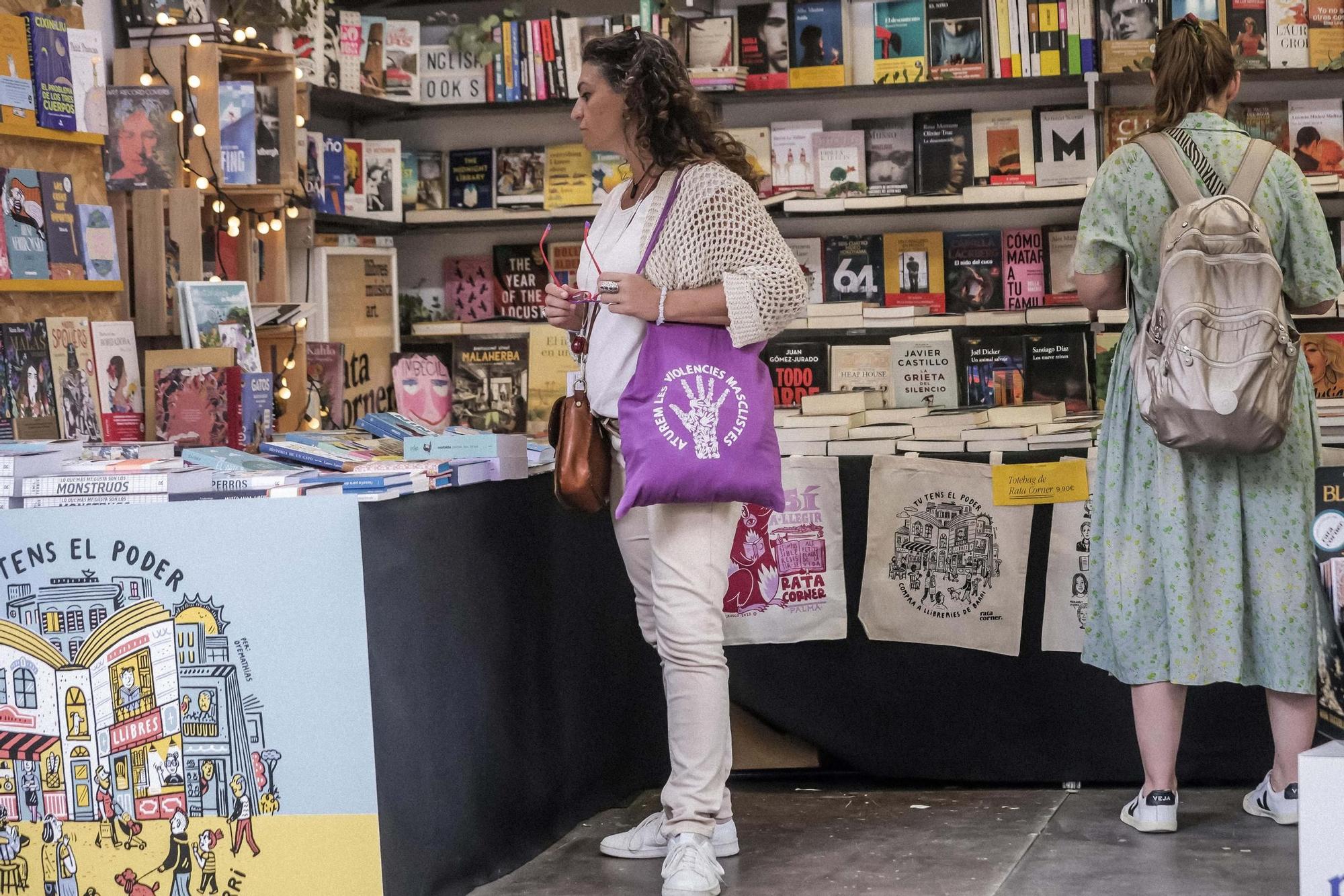 Las palabras de Lucia Pietrelli y la música de Joan Miquel Oliver abren la 42 Fira del Llibre de Palma