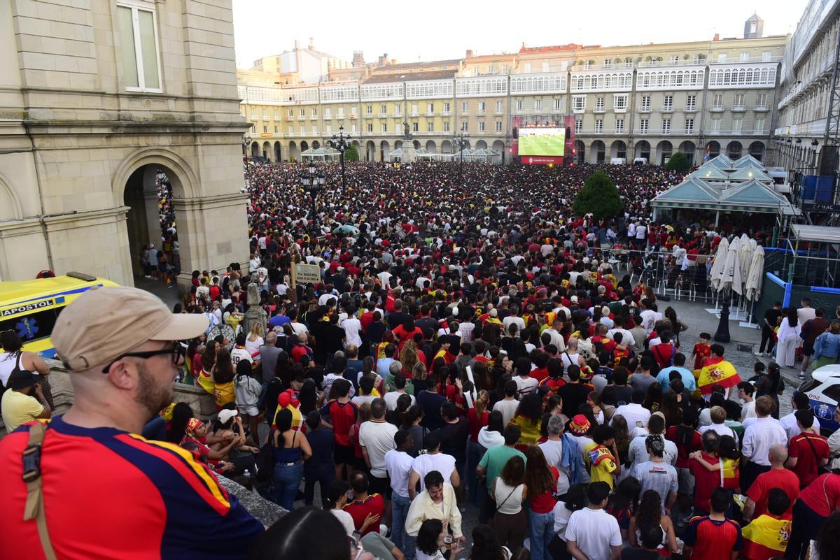 Aficionados de España en A Coruña viven la final del Mundial en María Pita
