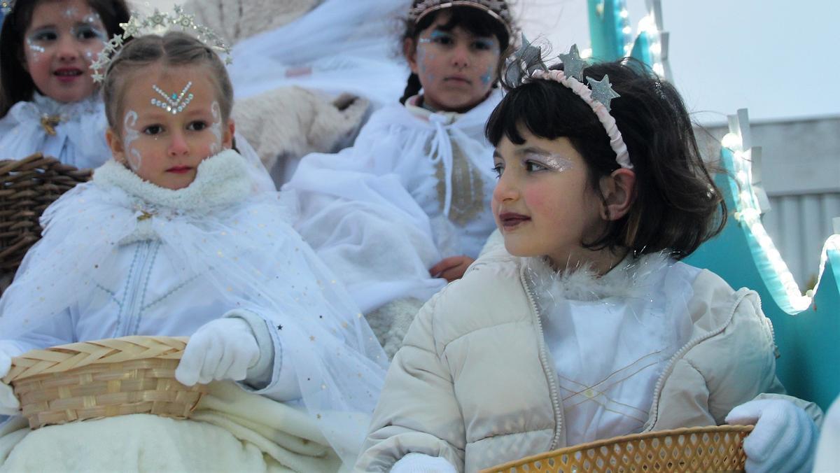 Sus Majestades reparten ilusión en Monesterio Sus Majestades reparten ilusión en Monesterio