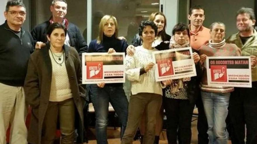 Miembros de la Plataforma Galega de Afectados pola Hepatite C, en su asamblea constituyente. // FdV