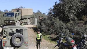 El equipo GEAS de la Guardia Civil, entrando a la base el día de los hechos.