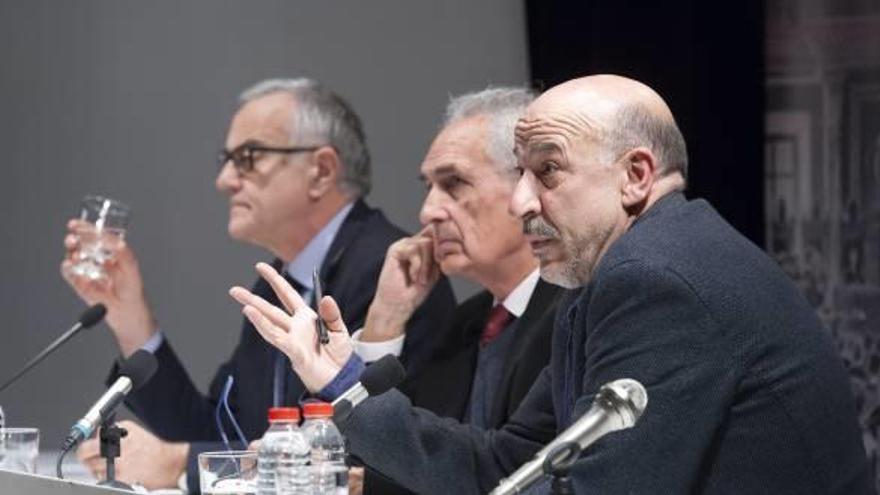 D&#039;esquerra a dreta, Miquel Puig, Valentí Oliveras Samitier i Germà Bel, ahir a l&#039;auditori de la Plana