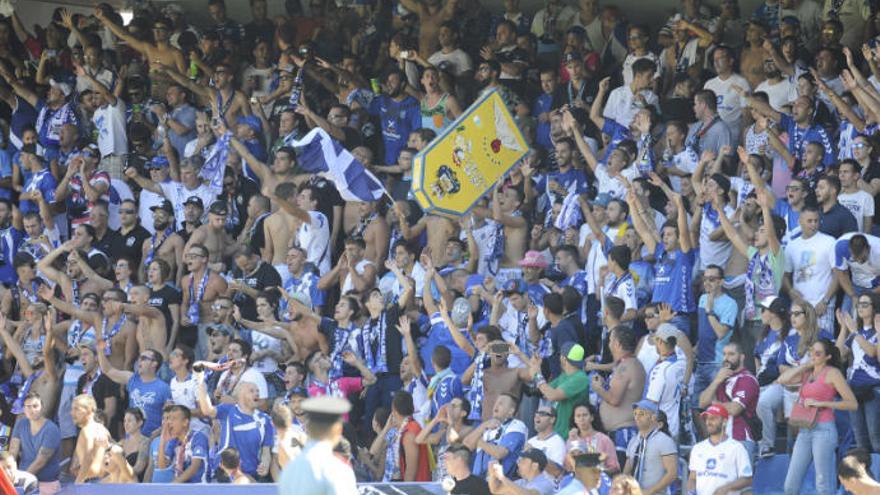 Aspecto de la grada Popular del estadio Heliodoro Rodríguez López.