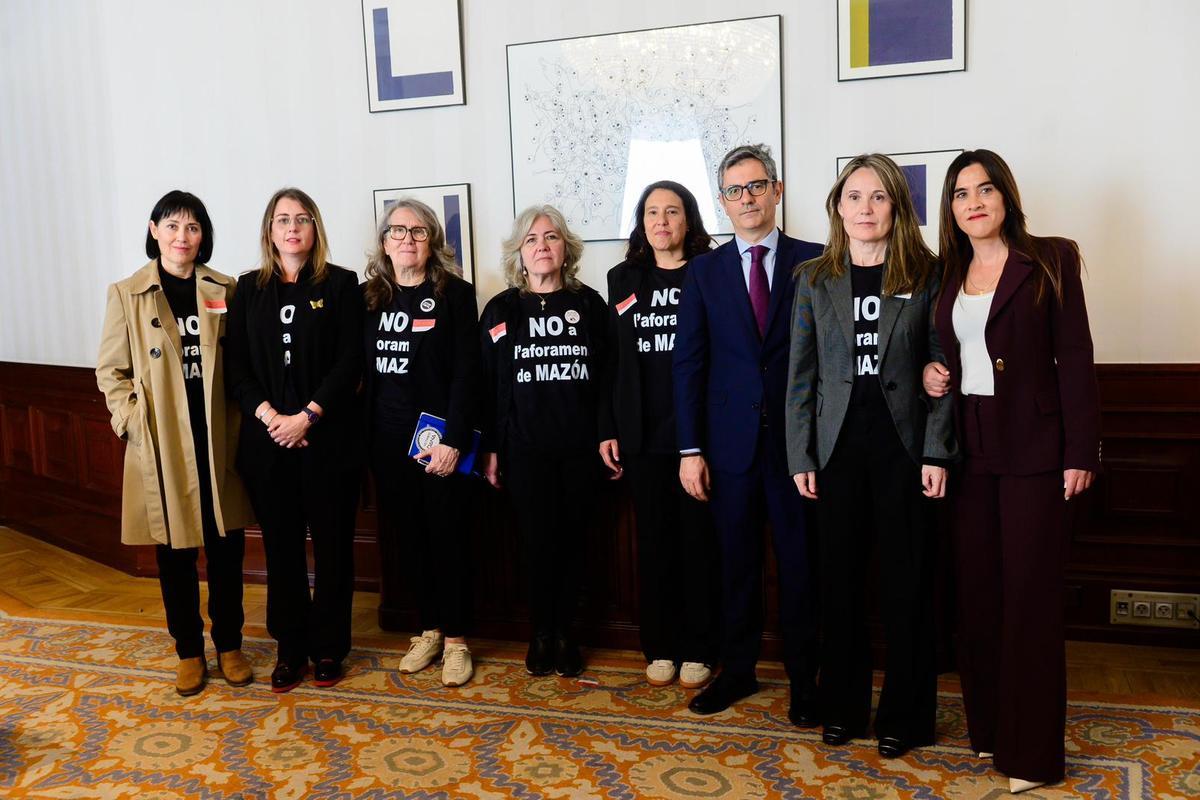 Representantes de las tres asociaciones mayoritarias de víctimas de la dana reunidas con Félix Bolaños
