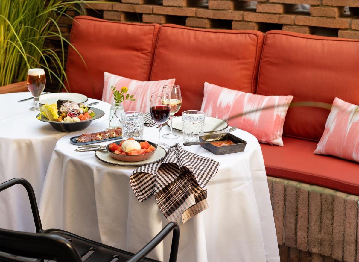 El Patio de Alexandra Barcelona Hotel, Curio Collection by Hilton