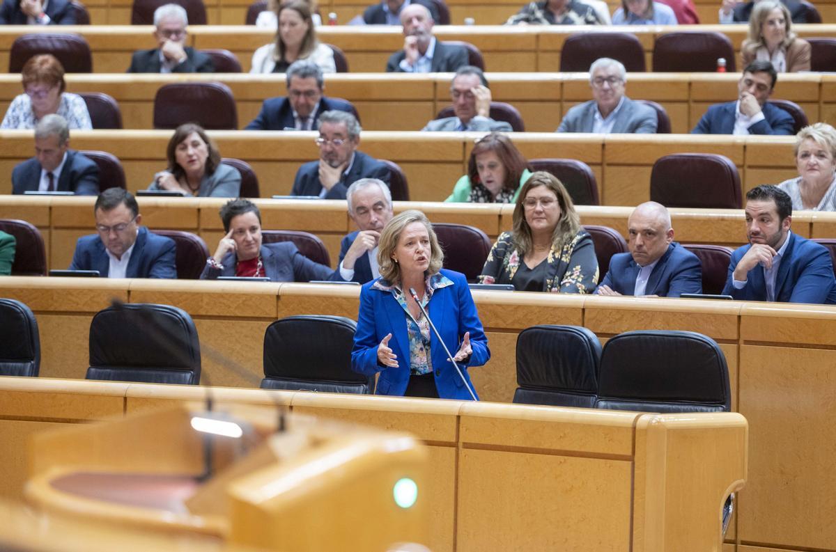 La vicepresidenta primera y ministra de Asuntos Económicos y Transformación Digital, Nadia Calviño, durante una sesión de control al Gobierno en el Senado, a 25 de octubre de 2022, en Madrid (España). El Senado celebra hoy una sesión de control al Gobiern