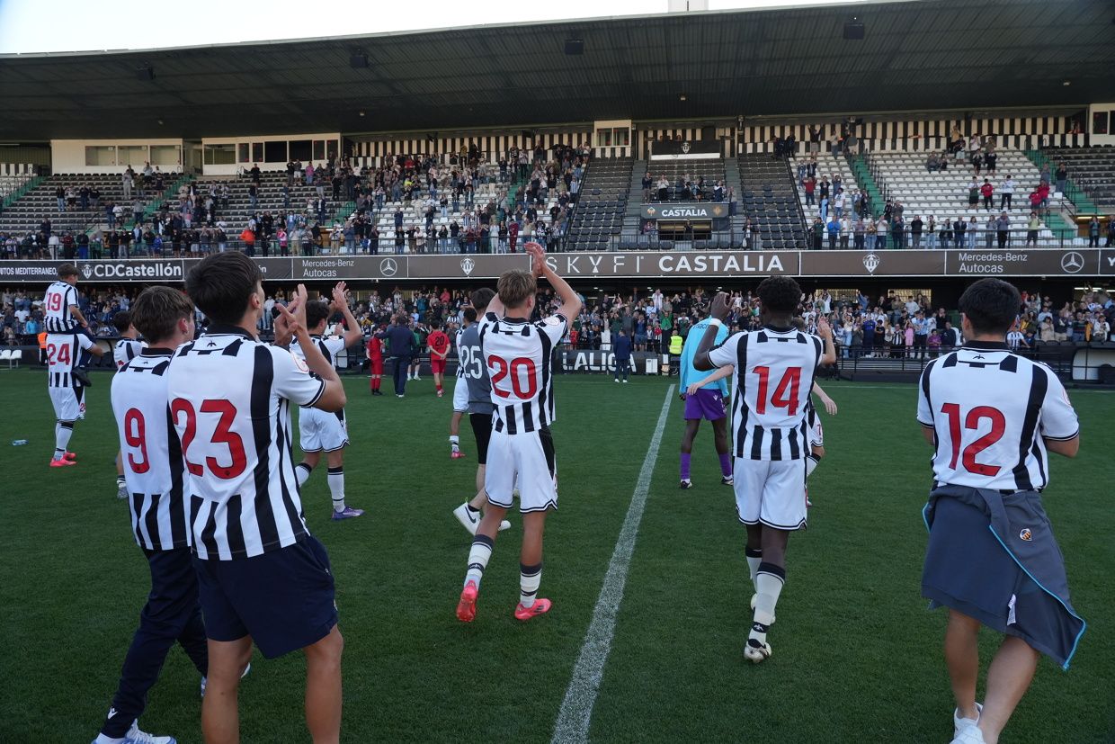 ¡Las mejores imágenes de la celebración del ascenso a Segunda Federación del Castellón B!