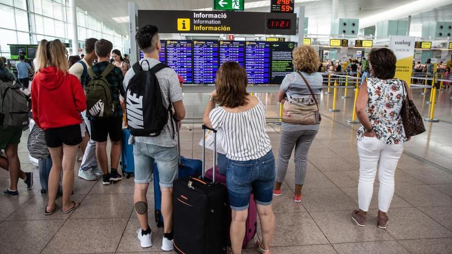 Las disparatadas anécdotas de los lectores en aeropuertos - Levante-EMV