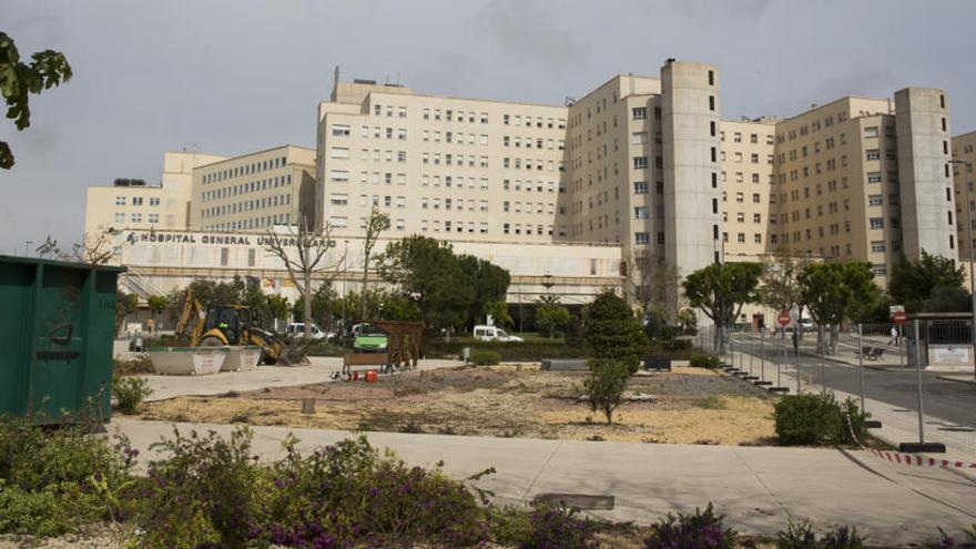 Sanidad se prepara para trasladar a enfermos leves a hoteles y dejar hospitales para personas graves