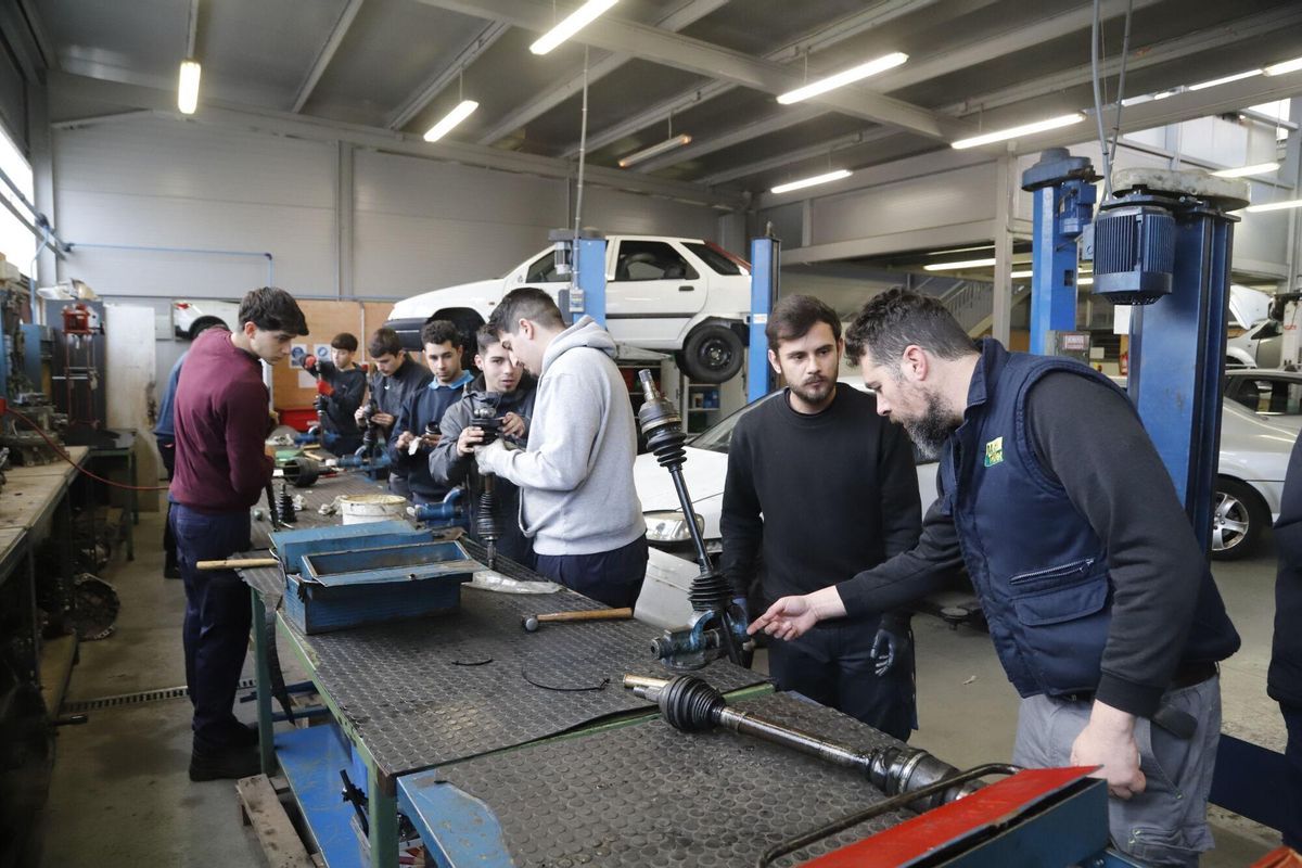 Córdoba IES Zoco instituto fp formación profesional Mecanizado, automoción y soldadura familias profesionales relacionadas con la BLET Base Logística del Ejército de Tierra