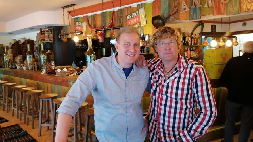 Jürgen Ortmann (rechts) mit Geschäftspartner Markus Rausch im Anno 66 in Cala Ratjada.