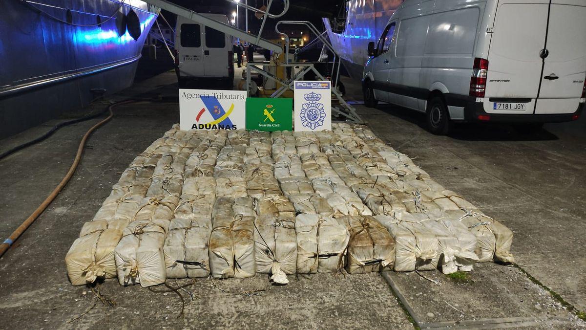 Rescaten davant les costes de Ribadeo uns narcos que van enfonsar el seu barco