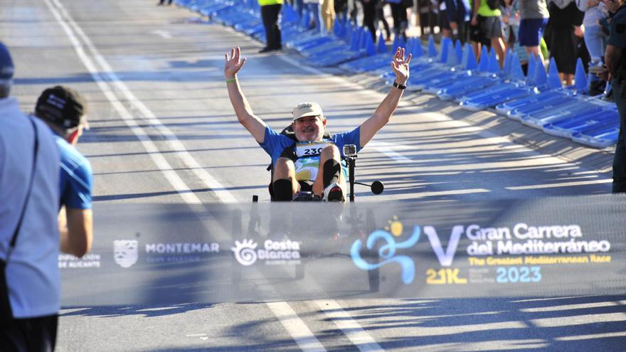 Así ha sido la llegada de la V Gran Carrera del Mediterráneo en Santa Pola