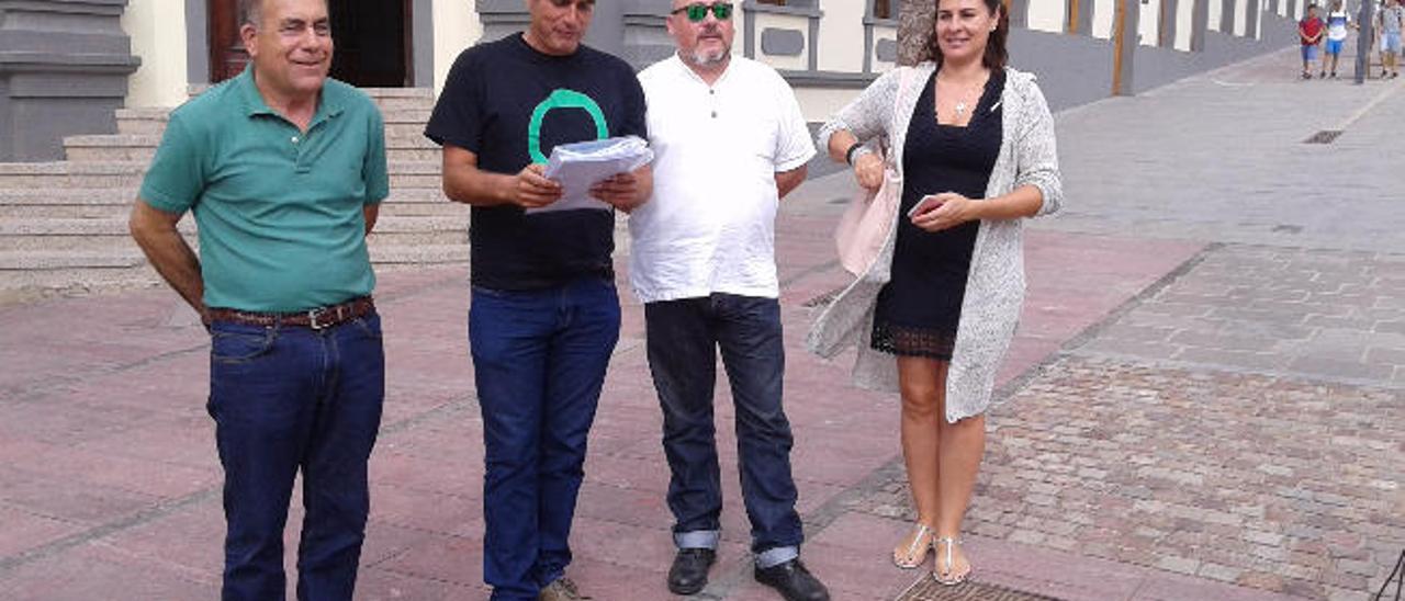 Cirilo González, Álvaro de Astica, Patricio Carneiro y la presidenta de Votemos, Anahi Fernández.