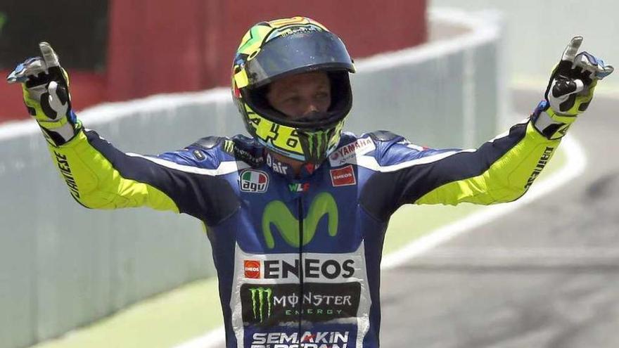 Rossi celebra su victoria en Montmeló. // Andreu Dalmau