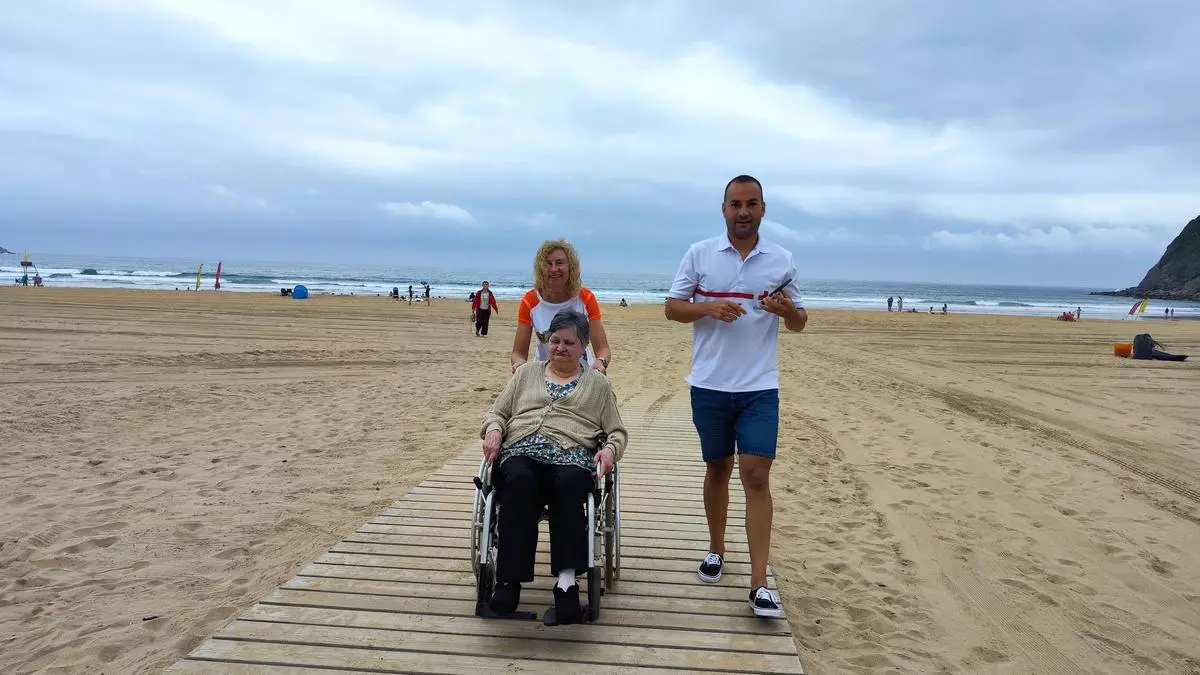 Chapuzones inolvidables tras cuarenta años sin pisar una playa: "Esto sí es vida"