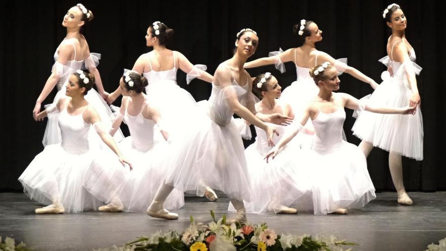 Alumnas del Conservatorio de Danza de Novelda