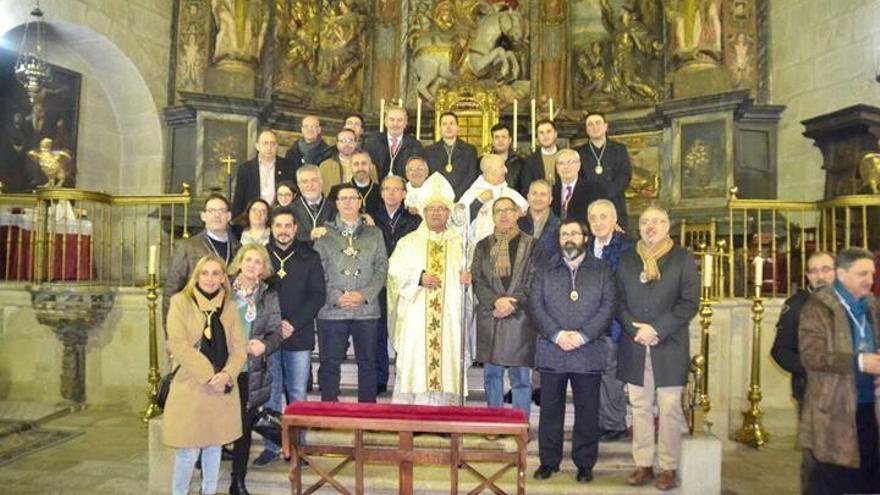 Cálida despedida cofrade al obispo