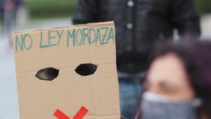 Del cop de peu a la porta a la mordassa