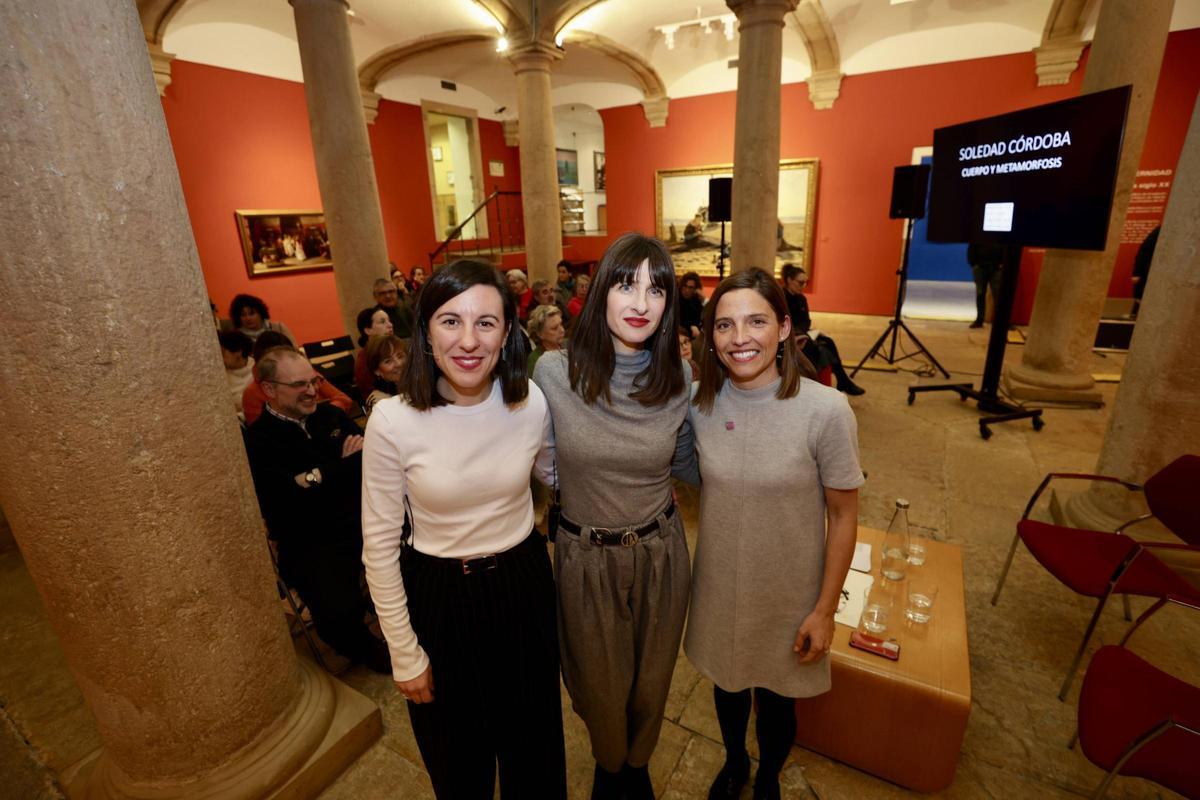 Soledad Córdoba, entre Sara Moro y Cristina Heredia, en el Museo.