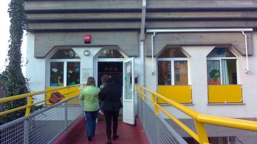 Entrada de la escuela infantil de Miño.