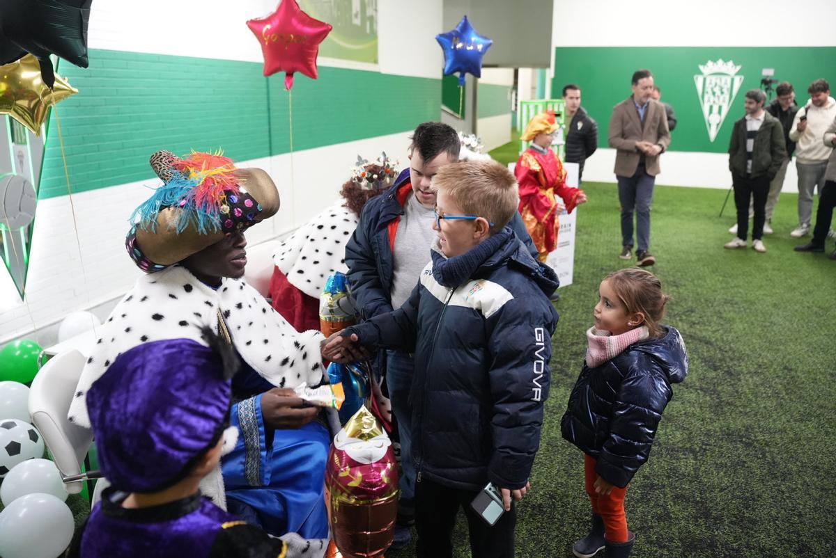 La recepción de Los Reyes Magos en El Arcángel, en imágenes