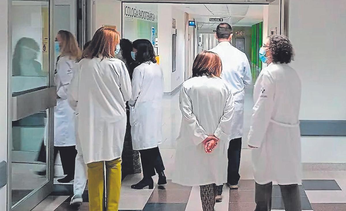 Un grupo de sanitarios