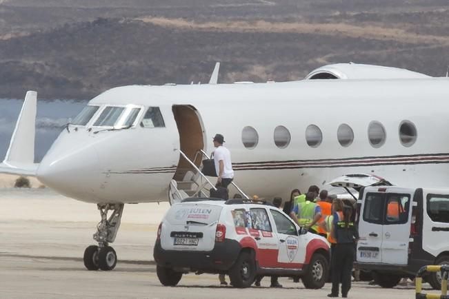 FUERTEVENTURA . - BRAD PITT SE DESPIDE DE LA ISLA DE FUERTEVENTURA - 26-05-16 - FOTO: GABRIEL FUSELLI