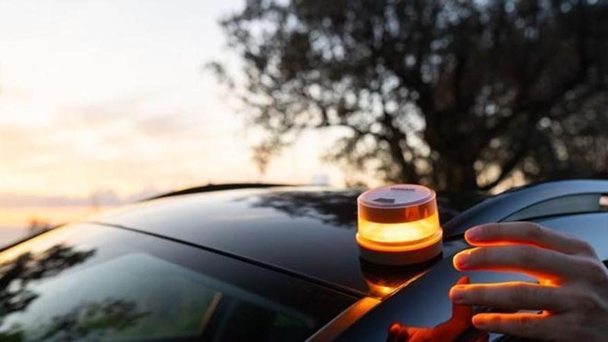 BALIZA V16 MULTA | Multa de 200 euros por colocar la baliza V16 pero no encender las luces adecuadas