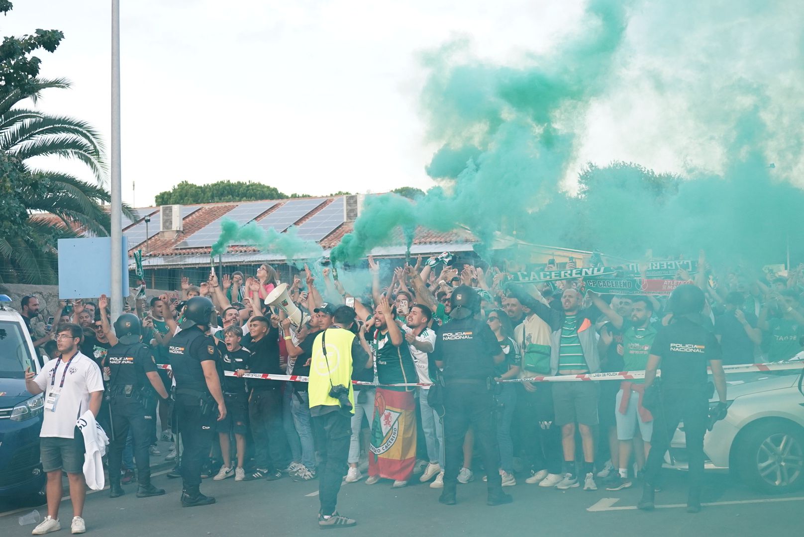 Ambiente en la previa del Cacereño-Tenerife