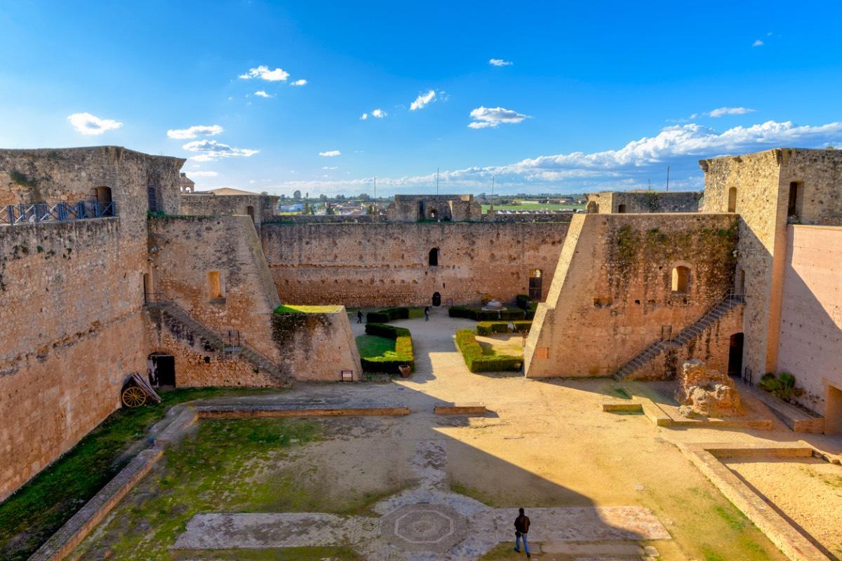 El pueblo amurallado más antiguo de España tiene 48 torreones defensivos y es uno de los conjuntos más completos
