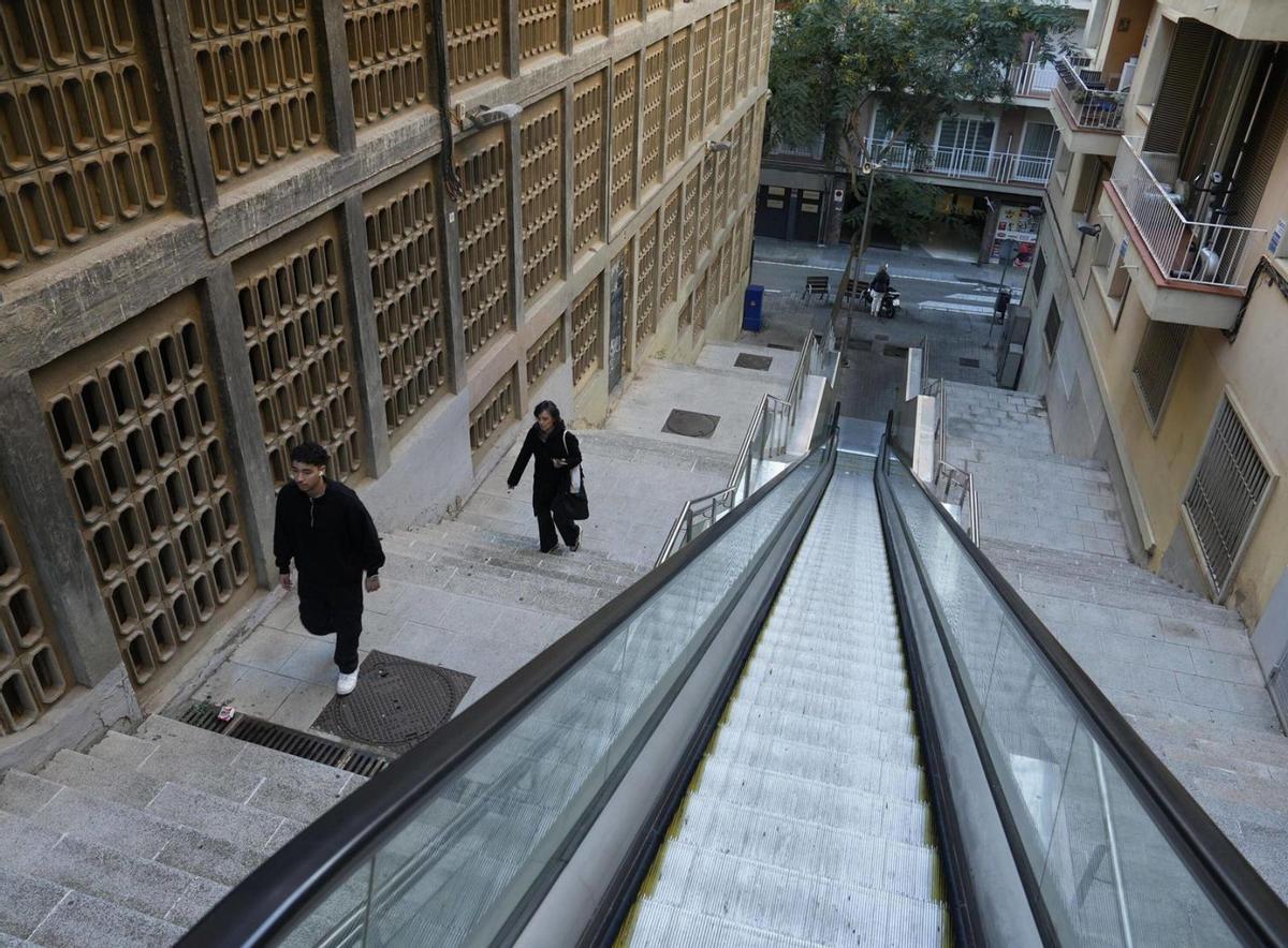 Barcelona posa el focus a reparar escales mecàniques i ascensors