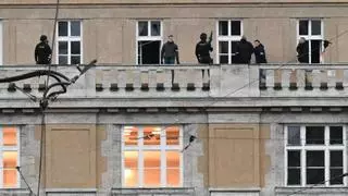 Al menos 14 muertos y 25 heridos en un tiroteo en la Universidad Carolina de Praga