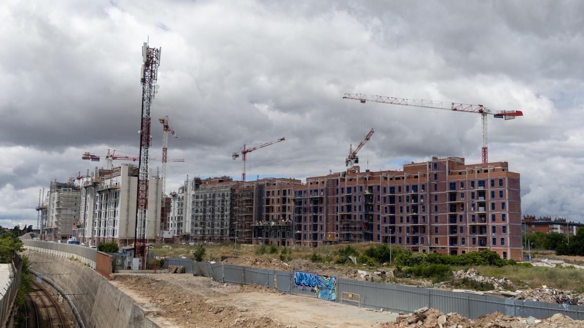 Obras en bloques de viviendas, a 17 de mayo de 2024, en Madrid.