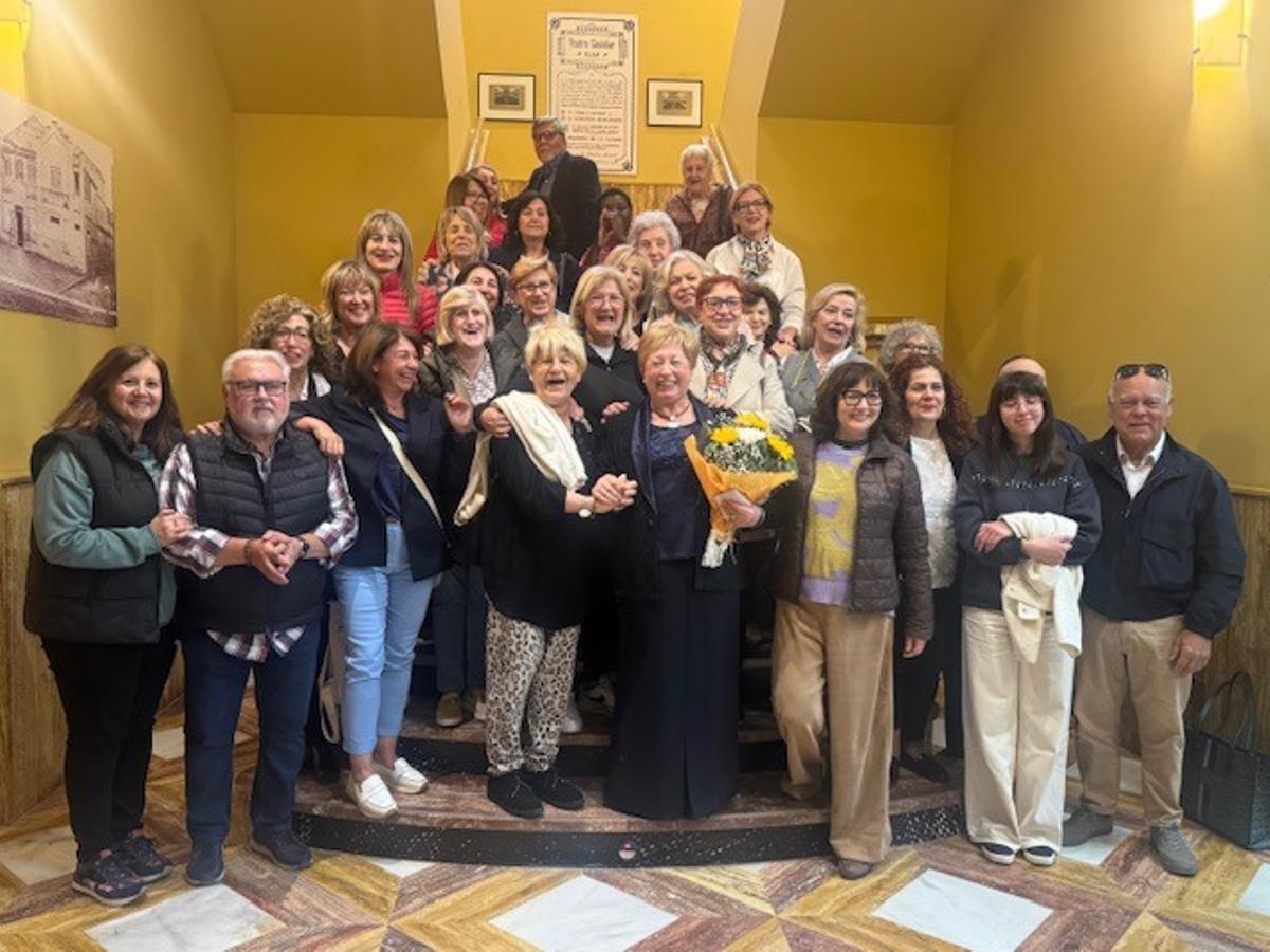 Mari Carmen Segura con miembros del coro «Santos Patronos».