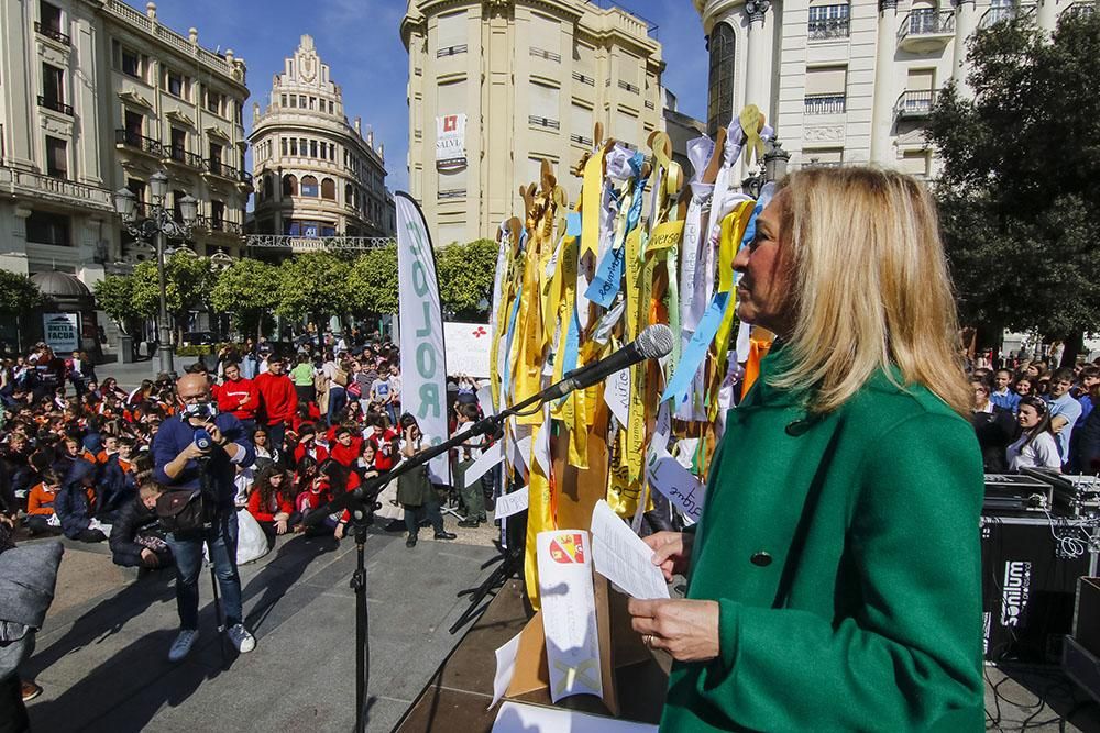 Los escolares hacen una marcha solidaria contra el cáncer