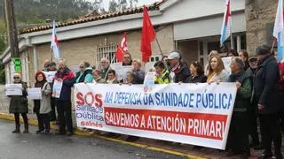 O Salnés clama en la calle por una solución para sacar de la «crisis» a la Atención Primaria