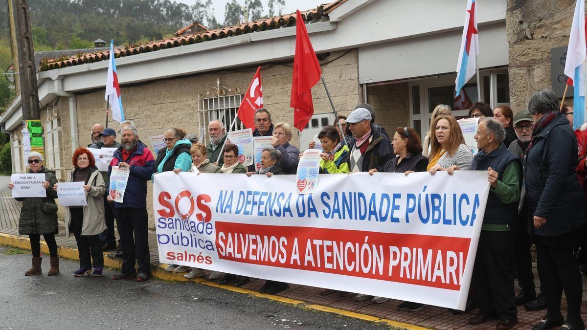 Un momento de la protesta en Catoira.