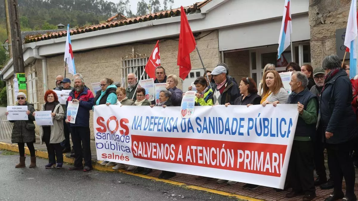 O Salnés clama en la calle por una solución para sacar de la «crisis» a la Atención Primaria